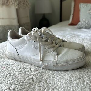 Van's Kids Youth Size 6 Seldan Low Top Lace Up Sneaker Classic All White